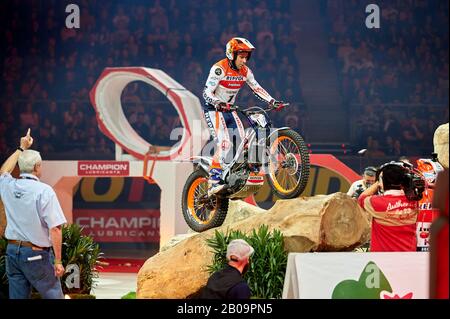 2nd Febbraio 2020; Palau Sant Jordi, Barcellona, Catalogna, Spagna; X Trail Mountain Bike Championships; toni Bou (Spagna) del Team Montesa in azione durante la prova X indoor Barcelona Credit: Pablo Guillen/Alamy Live News Foto Stock