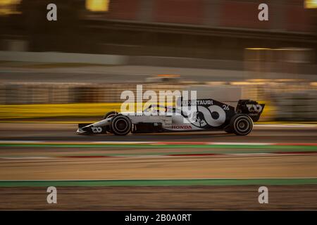 Daniil Kvyat di Alpha Tauri visto in azione durante la sessione pomeridiana del primo giorno di F1 Test Days nel circuito di Montmelo. Foto Stock