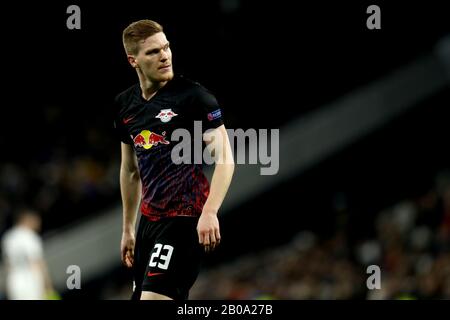 Tottenham Hotspur Stadium, Londra, Regno Unito. 19th Feb, 2020. Uefa Champions League Football, Tottenham Hotspur Contro Red Bull Leipzig; Marcel Halstenberg Di Rb Leipzig Credit: Action Plus Sports/Alamy Live News Foto Stock