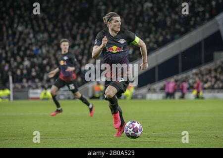 Londra, Regno Unito. 19th Feb, 2020. Londra, INGHILTERRA, FEB 19th: Sabitzer della RB Lipsia durante la partita UEFA Champions League tra Tottenham Hotspur e Red Bull Leipzig. Il gioco ha avuto luogo al Tottenham Hotspur Stadium di Londra Inghilterra. Richard Callis/ Spp Credit: Spp Sport Press Photo. /Alamy Live News Foto Stock