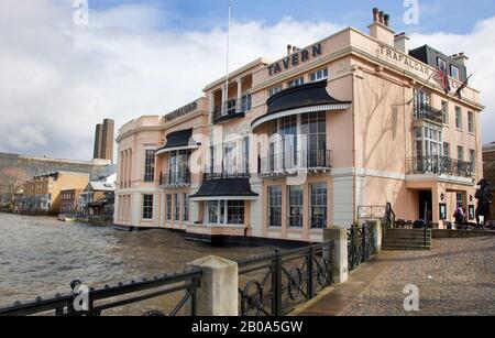 The Trafalgar Tavern sulle rive del Tamigi a Greenwich, Londra, Regno Unito. 2018 Foto Stock