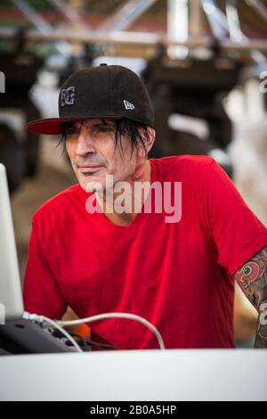 Las VEGAS, NV - 29 settembre : Tommy Lee e DJ Aero si esibiscono al REHAB Pool Party presso l'Hard Rock Hotel & Casino il 29 settembre 2013 a Las Vegas, NV. Credito: Kabik/Starlitepics/MediaPunch Inc.***COPERTURA DELLA CASA*** Foto Stock