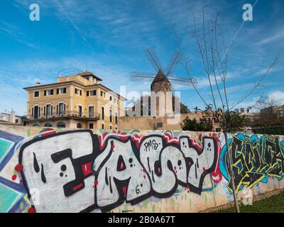 Palma De Mallorca, Spagna. Leggendario museo del mulino a vento nella città vecchia. 29th di gennaio 2020 Foto Stock