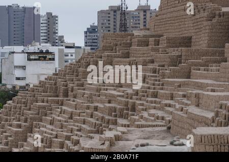 Vista Sulle Piramidi Di Huaca Pucllana Foto Stock