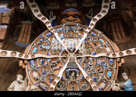 CINA, DAZU, VALLE DEI BUDDHA, ANTICHE STATUE, RUOTA DELLA REINCARNAZIONE Foto Stock