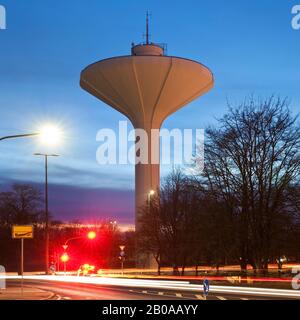 Torre dell'acqua Lichtscheid in serata, Germania, Renania Settentrionale-Vestfalia, Bergisches Land, Wuppertal Foto Stock