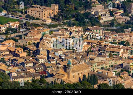 Monastero e Museu Cartoixa de Valldemossa, ex residenza di Ferederic Chopin e George Sand, 09.01.2020, vista aerea, Spagna, Isole Baleari, Maiorca, Valldemossa Foto Stock