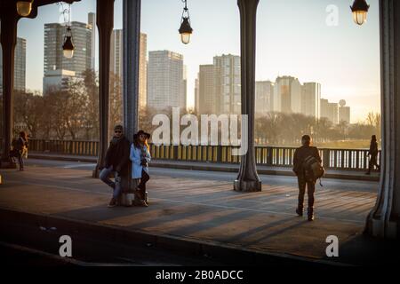 Tramonto sulla Torre Eiffel, visto da Pont de Bir Hakeim a Parigi Foto Stock