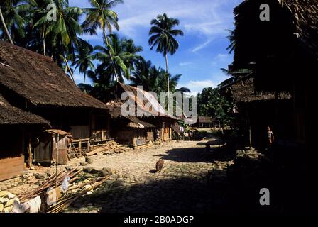 ASIA, INDONESIA, SUMATRA, ISOLA DI NIAS, VILLAGGIO DI ORAHILI, SCENA DEL VILLAGGIO Foto Stock