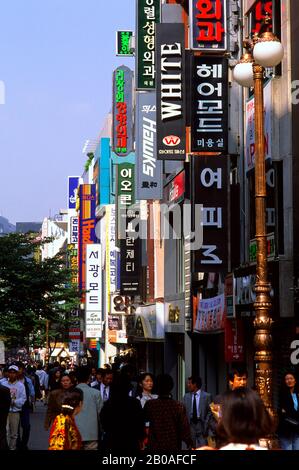 COREA, SEOUL, ZONA COMMERCIALE MYUNG-DONG Foto Stock