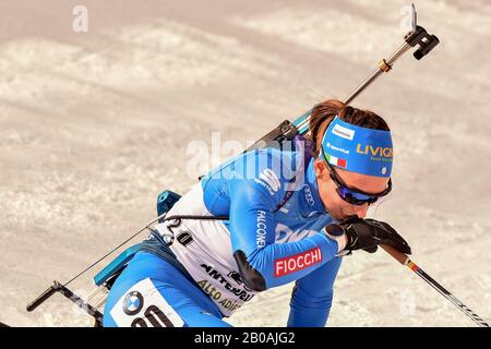 La corsa italiana vitozzi si disperde in zona di arrivo per la sua 4a posizione durante la Coppa del mondo IBU Biathlon 2020 - 7,5 Km Sprint Women, Anterselva (B Foto Stock