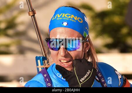 La corsa italiana vitozzi si disperde in zona di arrivo per la sua 4a posizione durante la Coppa del mondo IBU Biathlon 2020 - 7,5 Km Sprint Women, Anterselva (B Foto Stock