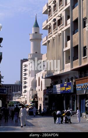 ARABIA SAUDITA, JEDDAH, CITTÀ VECCHIA CON MOSCHEA Foto Stock