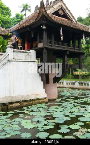 VIETNAM DEL NORD, HANOI, HO CHI MINH COMPLESSO, UNA PAGODA PILASTRO Foto Stock