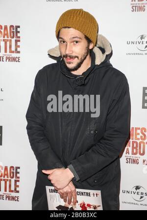 Londra, Regno Unito. 19th Feb, 2020. Joel Fry partecipa a una serata di stampa per Un Messaggio in Una Bottiglia al Peacock Theatre di Londra Credit: Sopa Images Limited/Alamy Live News Foto Stock