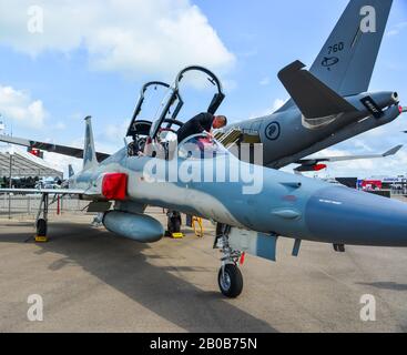 Singapore - 12 Febbraio 2020. Northrop F-5 della Royal Thai Air Force per esposizione a Changi, Singapore. I costi della difesa sono in aumento, soprattutto in Asia orientale Foto Stock