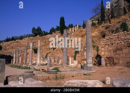 GRECIA, DELPHI, SANTUARIO DI APOLLO, AGORA ROMANA Foto Stock