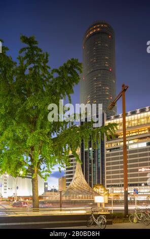 JR Central Towers al tramonto, Nagoya, Giappone Foto Stock