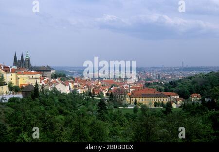 REPUBBLICA CECA, PRAGA, STRAHOV MONASTERO, VISTA DI PRAGA Foto Stock