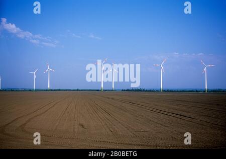 GERMANIA, VICINO MAGDEBURG, GENERATORI DI VENTO Foto Stock