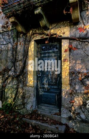 FRANCIA, DORDOGNE ZONA, CRO MAGNON RIPARO, PORTA Foto Stock