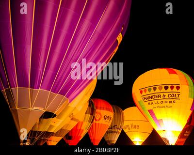 Balloon Glow, Balloon Festival, Inzell, County Traunstein, Alta Baviera, Baviera, Germania Foto Stock