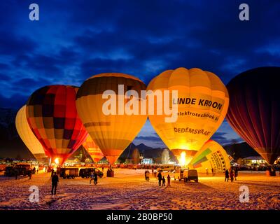 Balloon Glow, Balloon Festival, Inzell, County Traunstein, Alta Baviera, Baviera, Germania Foto Stock