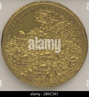 Gian Federigo Bonzagni, Pio V (1504-1572), papa 1566-1572, la battaglia di Lepanto, 1571, gilt, rame, 1 7/16 in. (3,7 cm.) Foto Stock