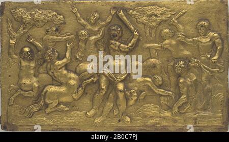 Artista sconosciuto, battaglia dei Lapidi e dei Centauri, n.d., bronzo, doratura, 2 13/16 in. X 4 7/8 in. (7,1 cm. x 12,4 cm.) Foto Stock