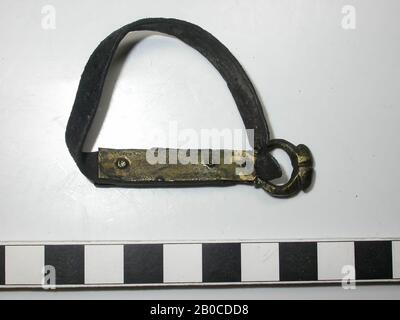 Paesi Bassi Medioevo, cintura con accessori, organici, pelle, metallo, lega di rame, Cintura, L, 15,7 cm, W, 0,85 cm, D, 0,15 cm, fine 14th secolo 1350-1400, Paesi Bassi, Sud Olanda, Dordrecht, Dordrecht Foto Stock