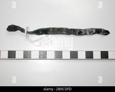 Paesi Bassi Medioevo, cintura con accessori, organici, pelle, metallo, piombo, lega di stagno, Cintura, L, 32,7 cm, B, 0,8 cm Foto Stock