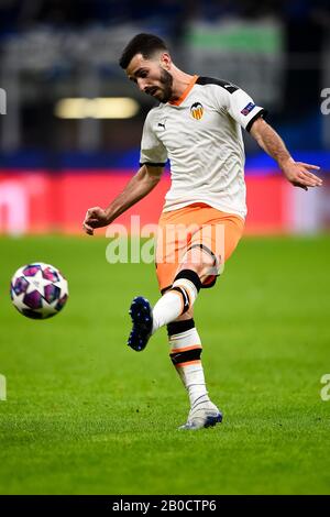 Milano, Italia - 19 febbraio, 2020: Jose Gaya di Valencia CF in azione durante il round di 16 partite di calcio della UEFA Champions League tra Atalanta BC e Valencia CF. Credito: Nicolò Campo/Alamy Live News Foto Stock