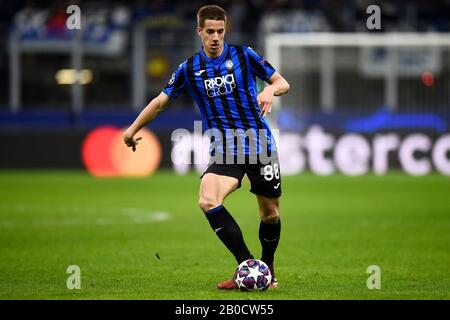 Milano, Italia - 19 febbraio 2020: Mario Pasalic di Atalanta BC in azione durante il round di UEFA Champions League di 16 partite di calcio tra Atalanta BC e Valencia CF. Credito: Nicolò Campo/Alamy Live News Foto Stock