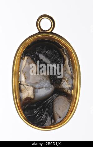 VZ: Busto di donna e profilo a sinistra, fascia con fiori in capelli, drappeggio, cameo, sardonice, 3 strati, colore: Marrone scuro Foto Stock