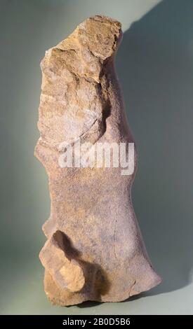 Pietra, arenaria, L: 30,5 cm, W: 13,5 cm, D: 9,5 cm, Paleolitico ?, Francia, Vellèches Foto Stock