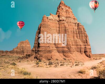 Temple of the Sun and Moon Wide-Angle con palloncini d'aria calda al Capital Reef National Park nello Utah Foto Stock