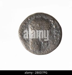 Fronte: Adriano, destra, laudrelled. Usura, resti di iscrizione. Inverso: Figura con lancia, Athena? Molto stellare indossato, resti di iscrizione., Coin, Adriano, metallo, bronzo, diam: 2 cm, peso 6,27 grammi, 117-138 d.C., sconosciuto Foto Stock