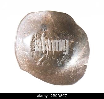 Obverse: Busto di Cristo, frontale, con decorato nimbus, indossato, resti di iscrizione. La parte anteriore è convessa. Indietro: Due figure in piedi, Alessio sinistra, vestite di corona e loros, labarum in mano destra. Destra, st. Costantino, vestito con corona e loros, labarum a sinistra e globo con croce a destra. Le immagini sono più piccole della moneta e il contrario è cavo, moneta, da Alexius III, metallo, traco di aspron di trilione, diam: 2 cm, peso. 2,52 grammi, 1195-1203 d.C., sconosciuto Foto Stock