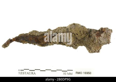 Paesi Bassi Medioevo, striscia, che termina in un punto, con cresta, ferro, 9,5 x 2,6 cm, x, Paesi Bassi, Utrecht, Wijk bij Duurstede, Wijk bij Duurstede, Dorestad Foto Stock