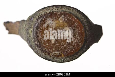 Anello, anello segnaletico, metallo, bronzo, pietra, 1,1 cm, Iran Foto Stock