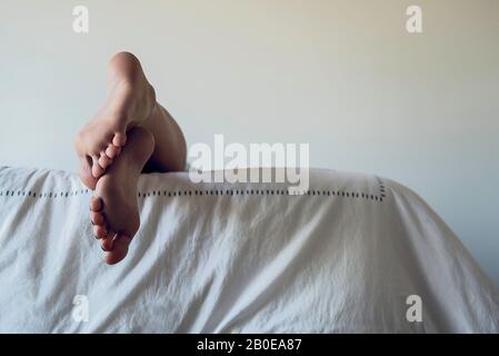 Primo piano delle gambe della donna Foto Stock