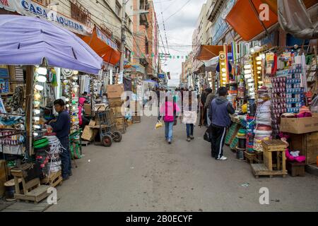 Mercato di strada a la Paz, Bolivia Foto Stock