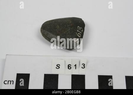 Un'ascia di pietra a forma di cuneo, ampia gamma al taglio., attrezzi, arma, pietra, L 3,6 cm, Turchia Foto Stock