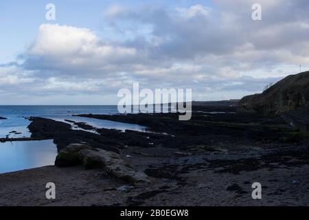 St ANDREWS, SCOZIA - 17/2/2020 - una vista ad est dalle sabbie del castello Foto Stock