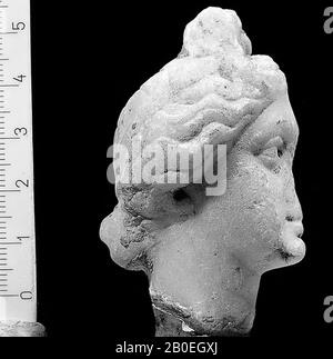 Capo di una donna con capelli separati al centro con un arco e un nodo, testa della donna, marmo, 6,4 cm, tempo imperiale 0 Foto Stock