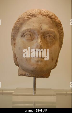 Testa di donna con capelli separati al centro, testa di donna, marmo, 20 cm, tempo imperiale 200 Foto Stock