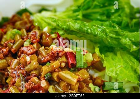 Vista macro su carne e verdure gustose Foto Stock