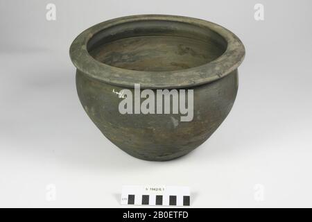 Vaso grande di grigio, terracotta simile a terra nigra, vaso, terracotta, h: 19,4 cm, diam: 27,5 cm, romano, Olanda del Sud, l'Aia, 's- Gravenhage, Ockenburg Foto Stock