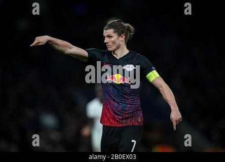 Londra, Regno Unito. 19th Feb, 2020. Marcel Sabitzer della RB Leipzig durante la partita della UEFA Champions League tra Tottenham Hotspur e la RB Leipzig allo stadio di Wembley, Londra, Inghilterra, il 19 febbraio 2020. Foto Di Andy Rowland. Credito: Prime Media Images/Alamy Live News Foto Stock