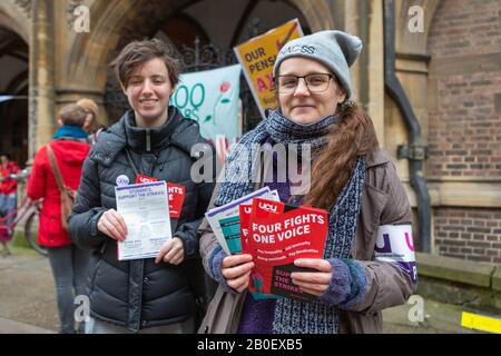 Cambridge, Regno Unito. 20th Feb, 2020. Picket line al di fuori della Hadden Library, Università di Cambridge, come docenti iniziare un 14 giorni sciopero sulle pensioni, le retribuzioni e le condizioni. Penelope Barritt/Alamy Live News Foto Stock